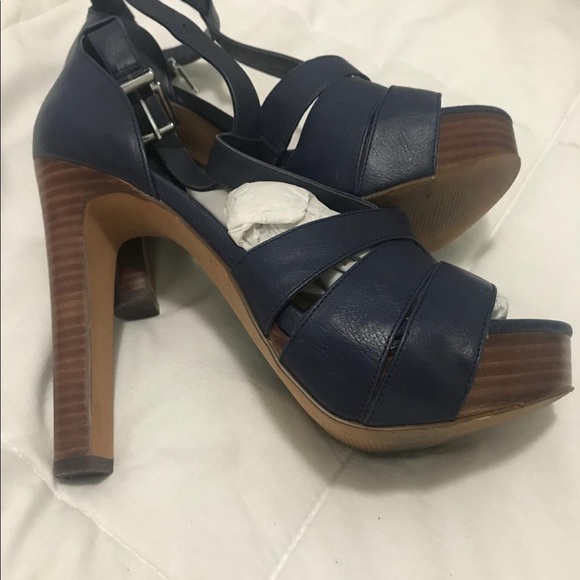 Jessica Simpson Preowned - Picture 2 of 3